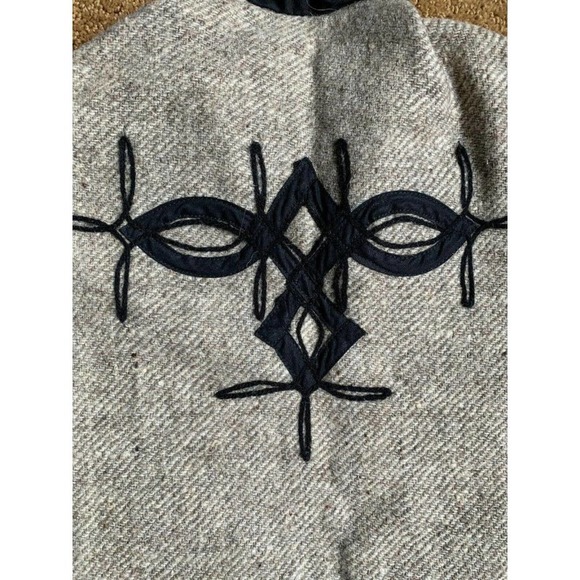 Wool Shoulder Poncho Cape Arm Slits Button Vintage Hand Made Guatemala Youth 4T - Picture 7 of 9